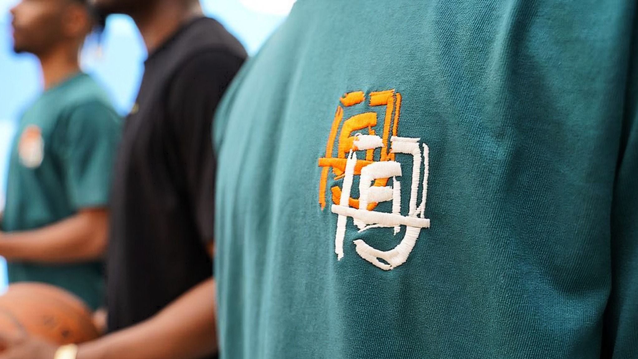 Grammage d'un t-shirt personnalisé : bien choisir son modèle