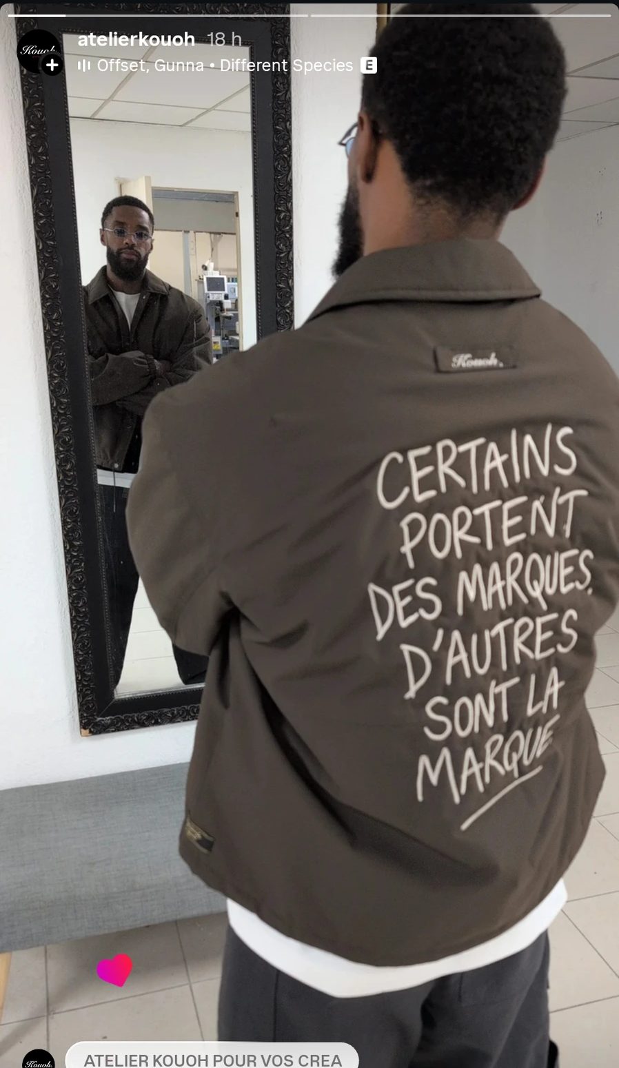 Veste brodée dans le dos du message « Certains portent des marques, d'autres sont la marque », étiquette Kouoh au col